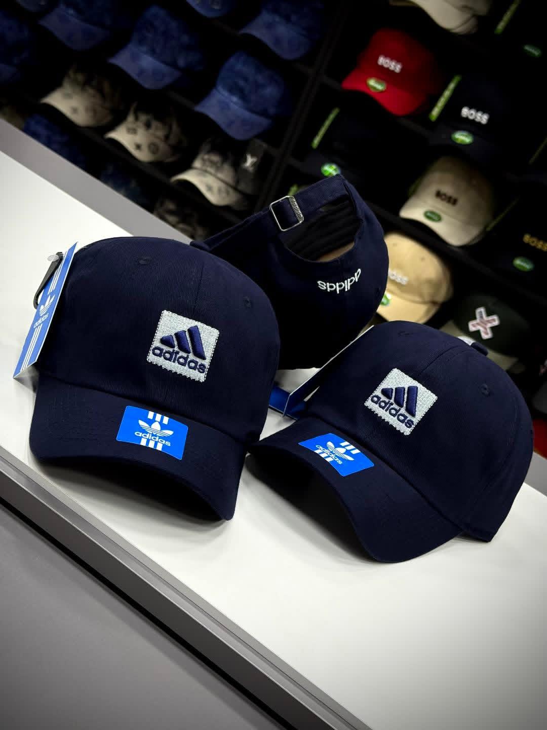 Boné Adidas azul marinho em Floriano-PI
