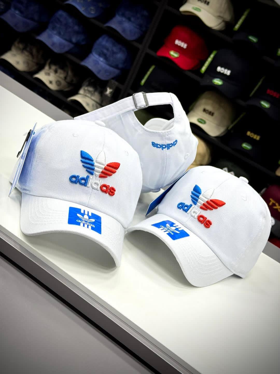 Boné Adidas branco em Floriano-PI
