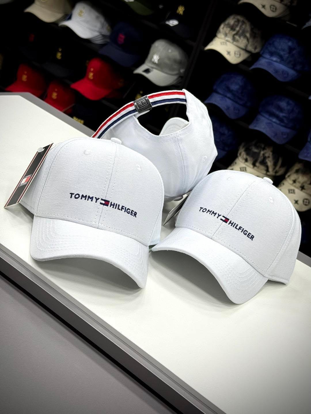 Boné Tommy Hilfiger branco em Floriano-PI