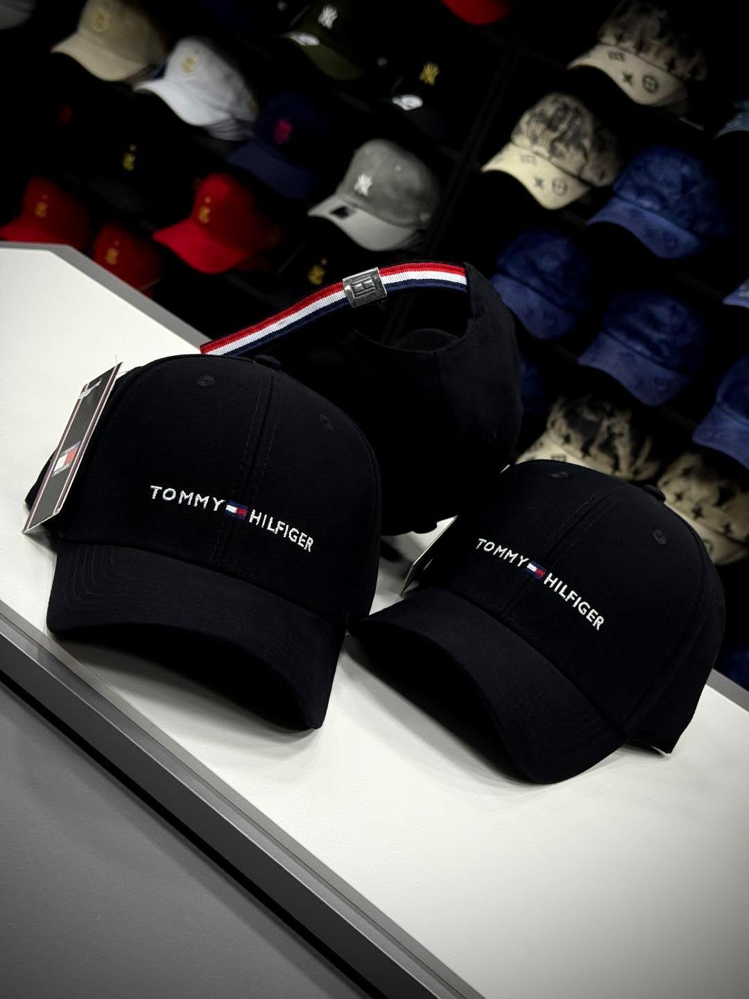 Boné Tommy Hilfiger preto em Floriano-PI